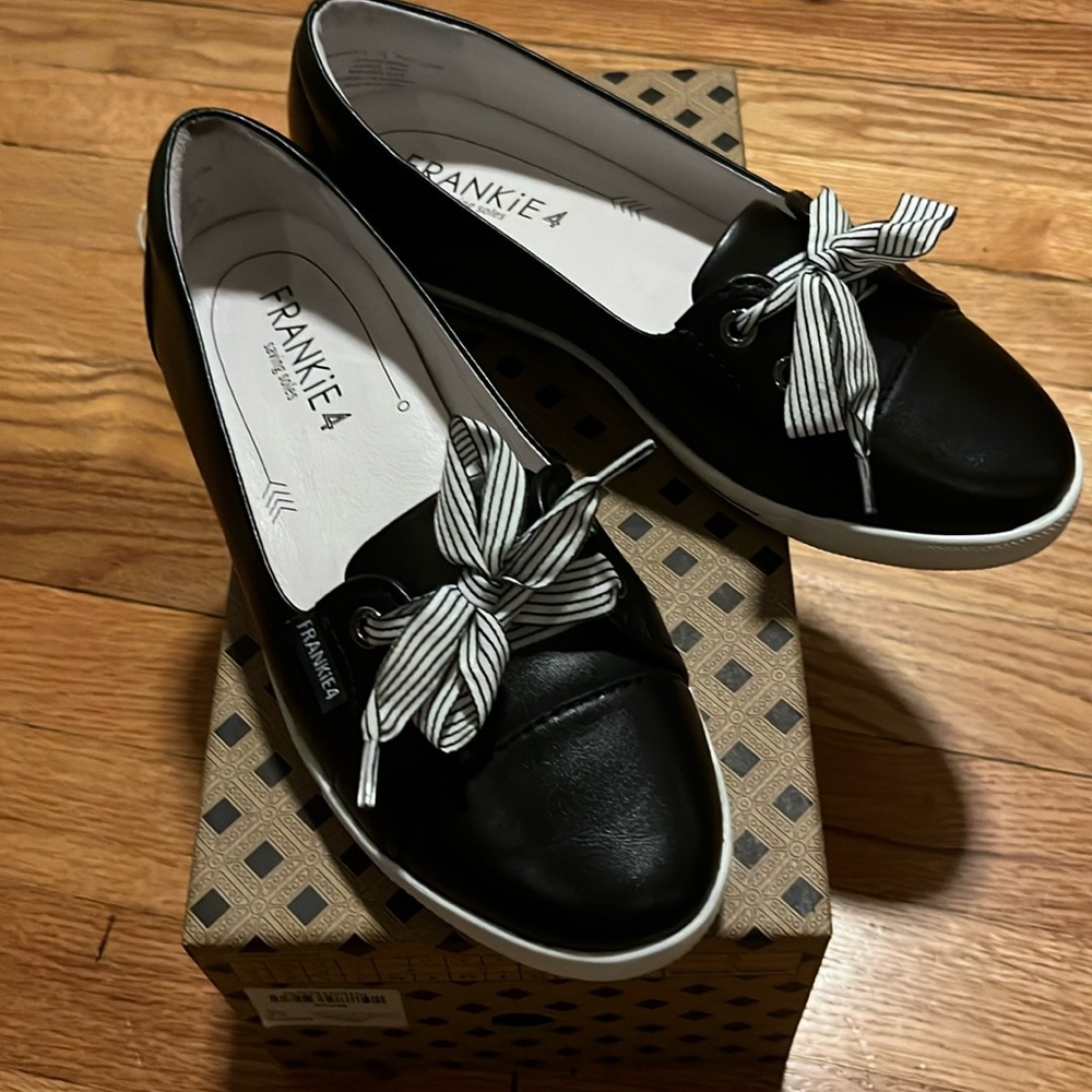 Frankie4 “Hannah II” black flats